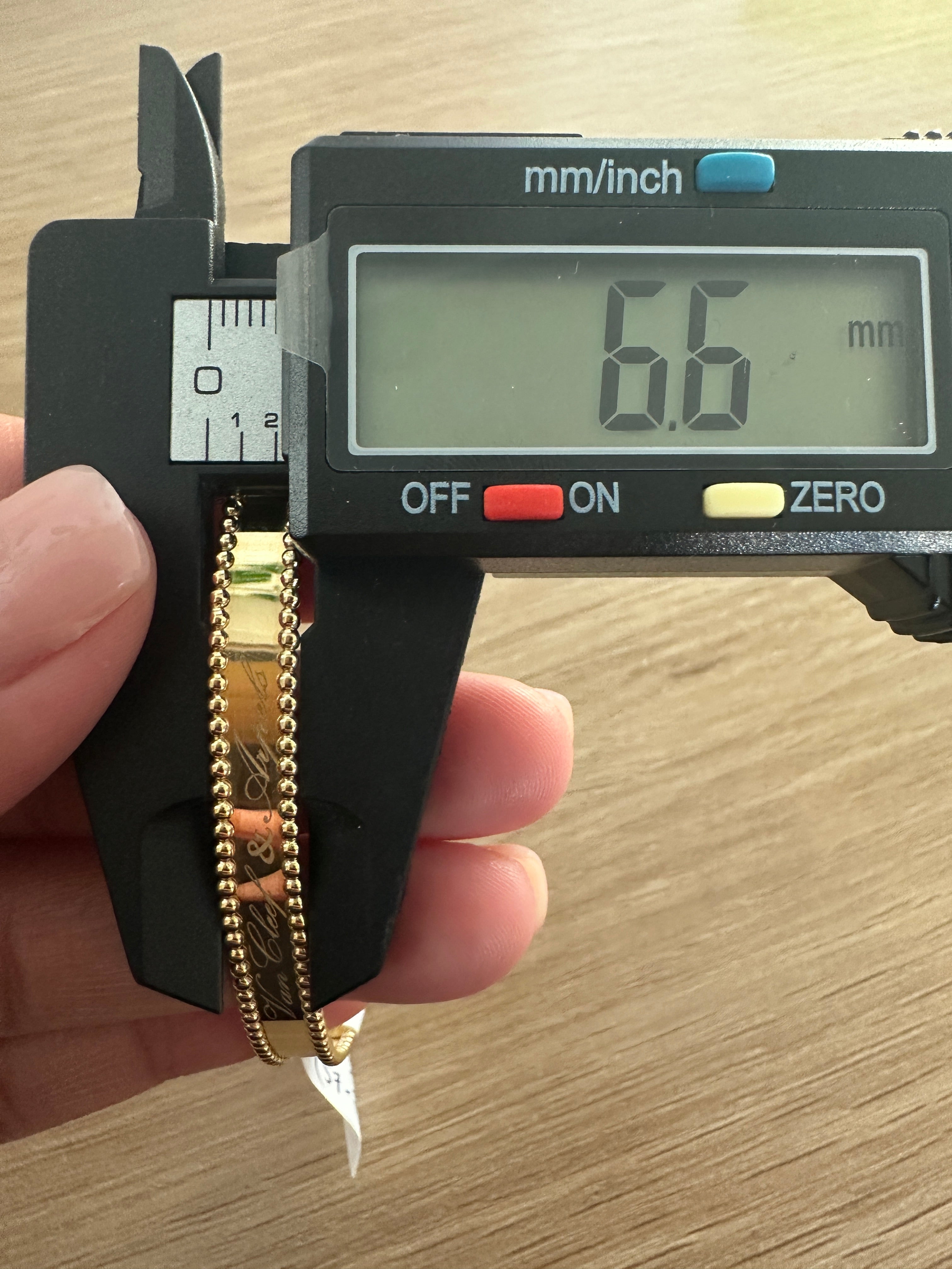 18k Gold - VCA Inspired Bangle in Yellow Gold Settings (10.03g) size 17cm