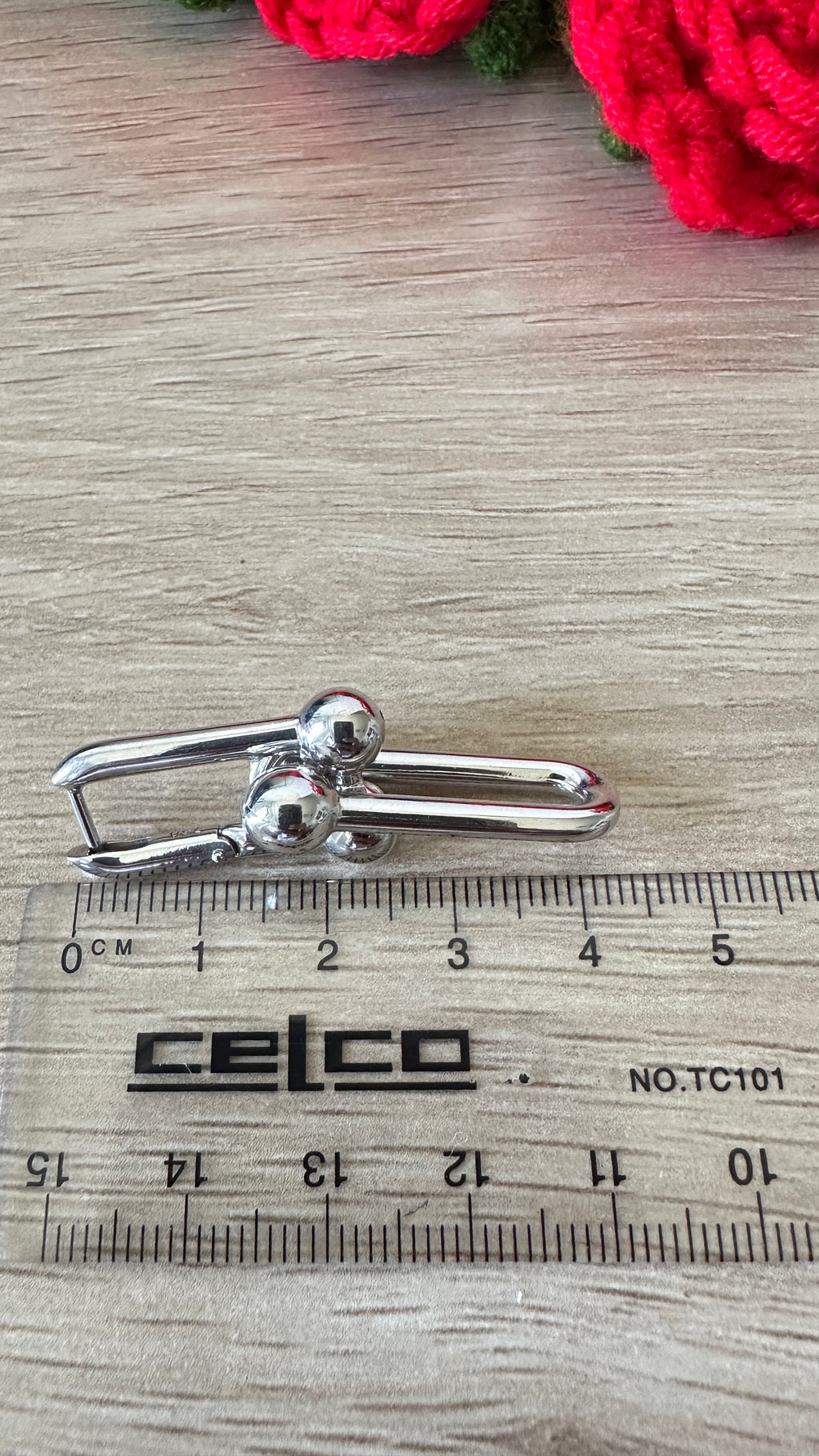 18k Gold - Hardware Earrings in White Gold Settings (5.2g)