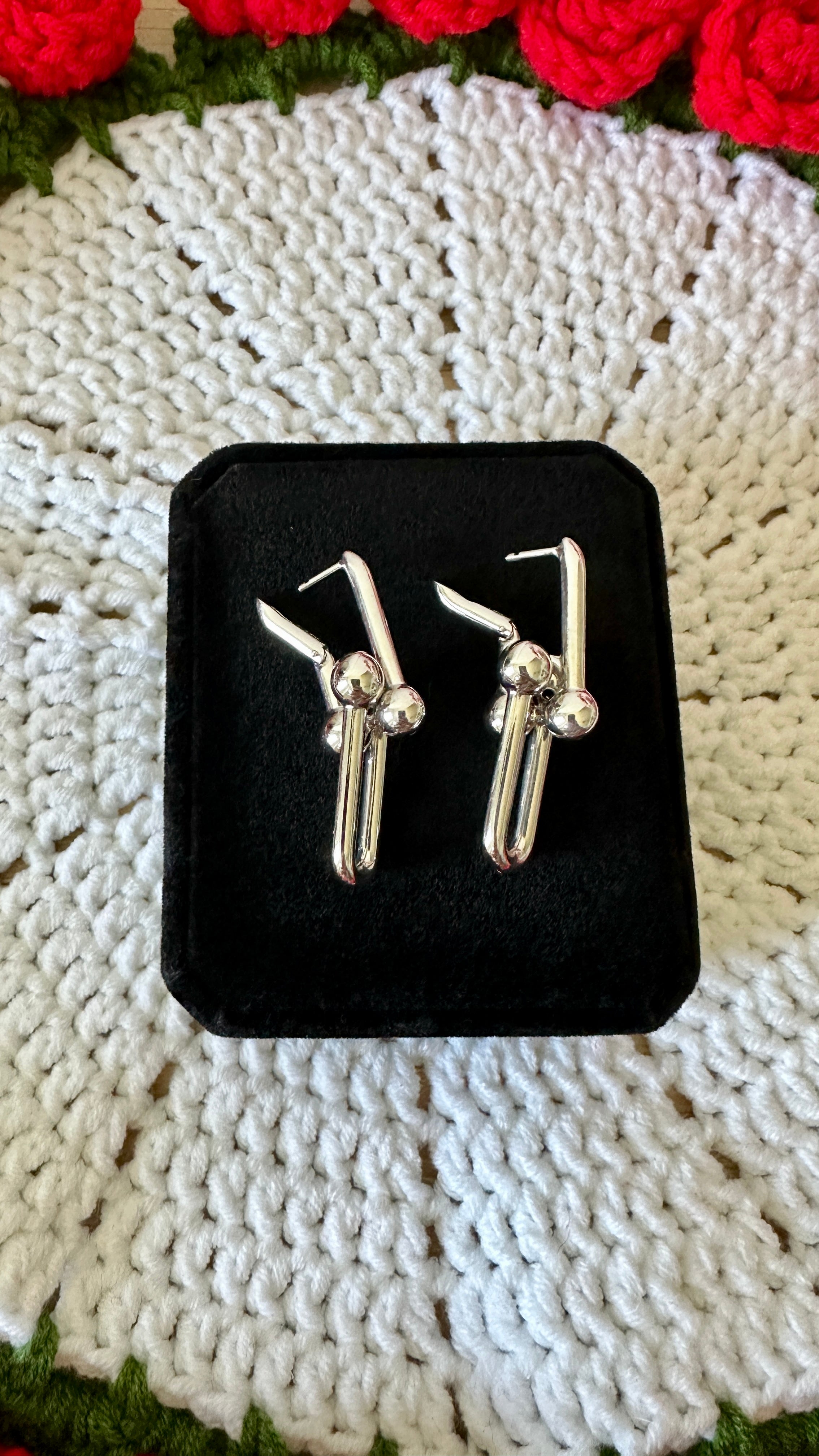 18k Gold - Hardware Earrings in White Gold Settings (5.2g)