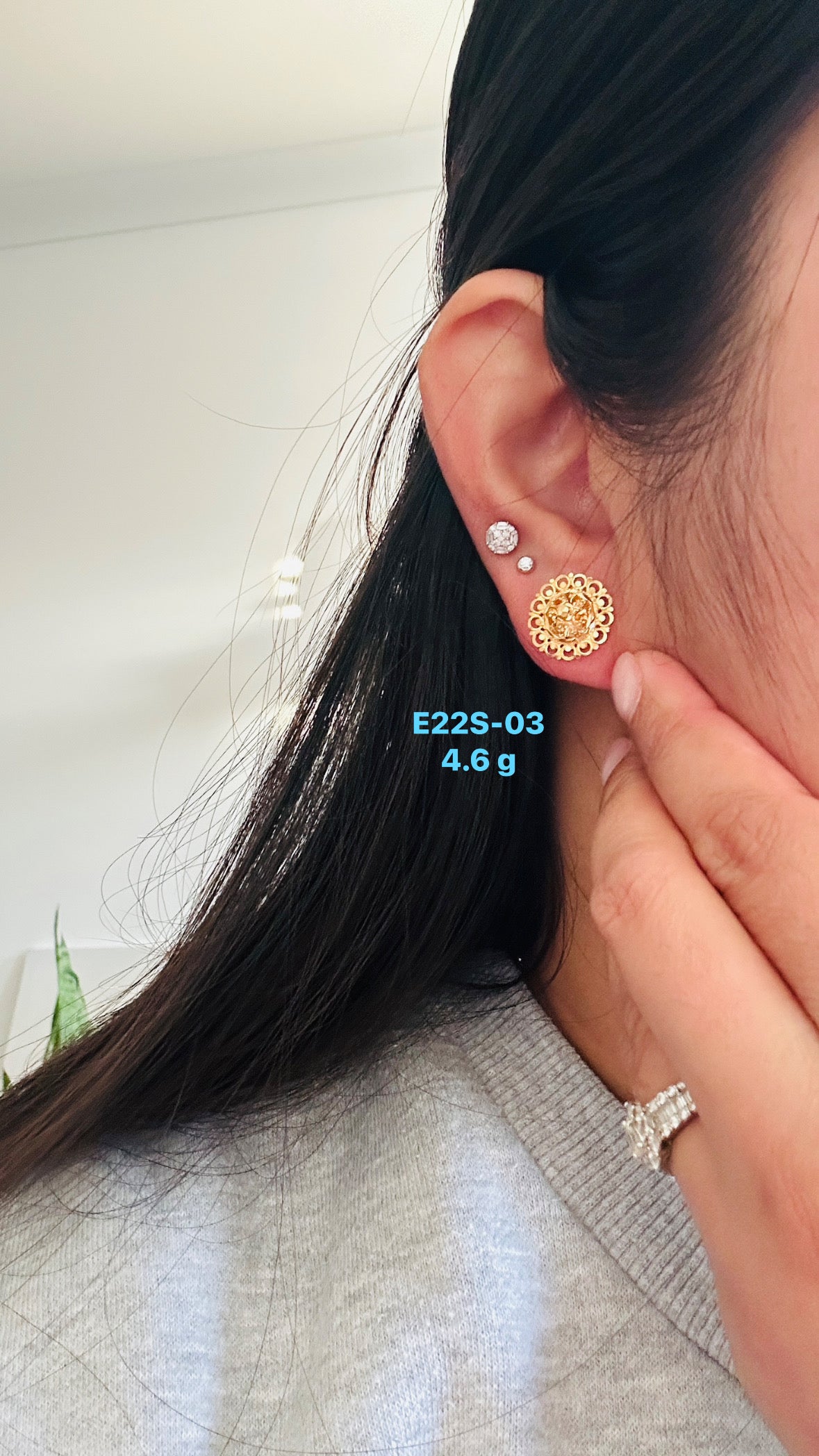 22k Gold - Flower Screw Type Earrings in Yellow Gold Settings (4.6g)