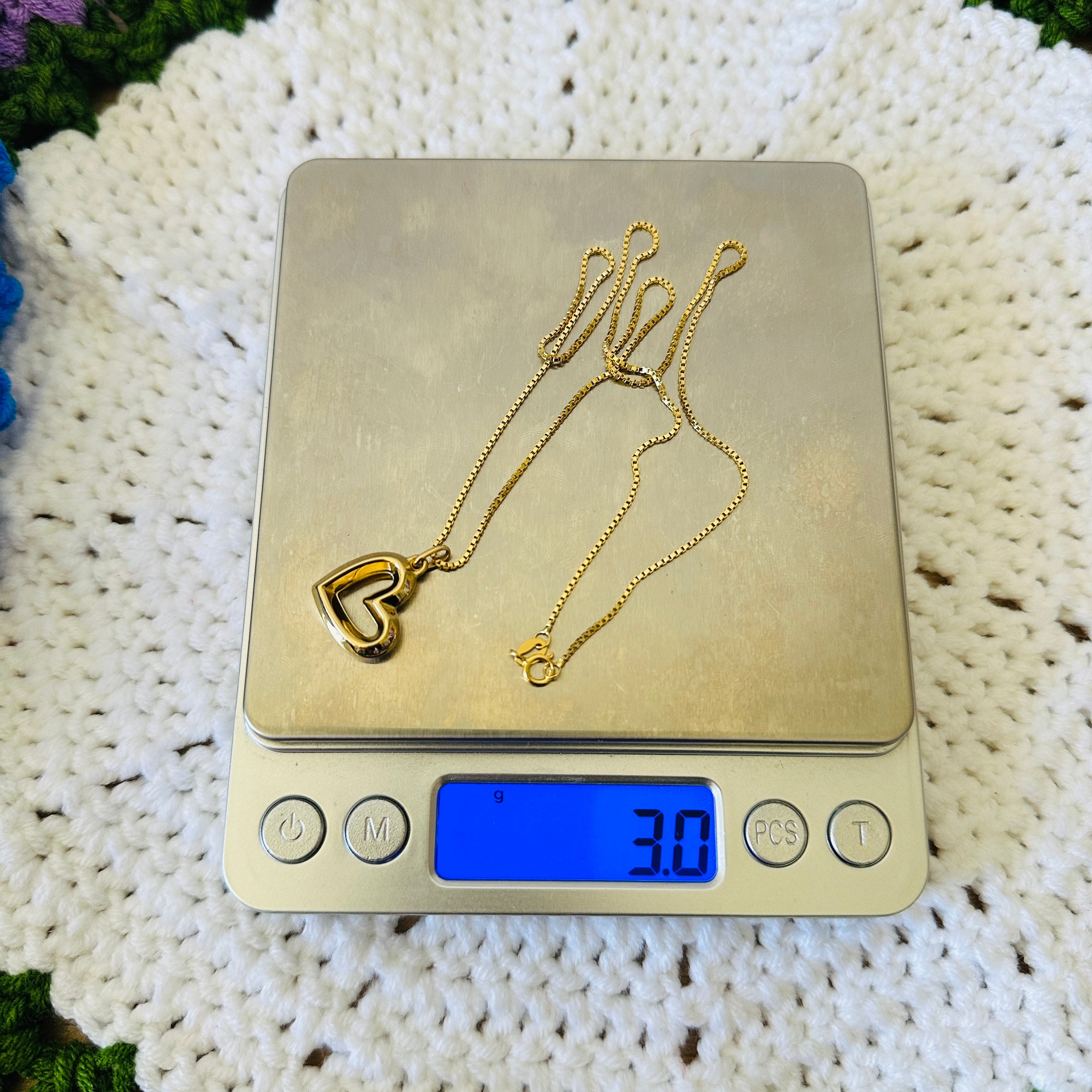 18k Gold - Heart Necklace in Yellow Gold Settings (3g) size 18inches