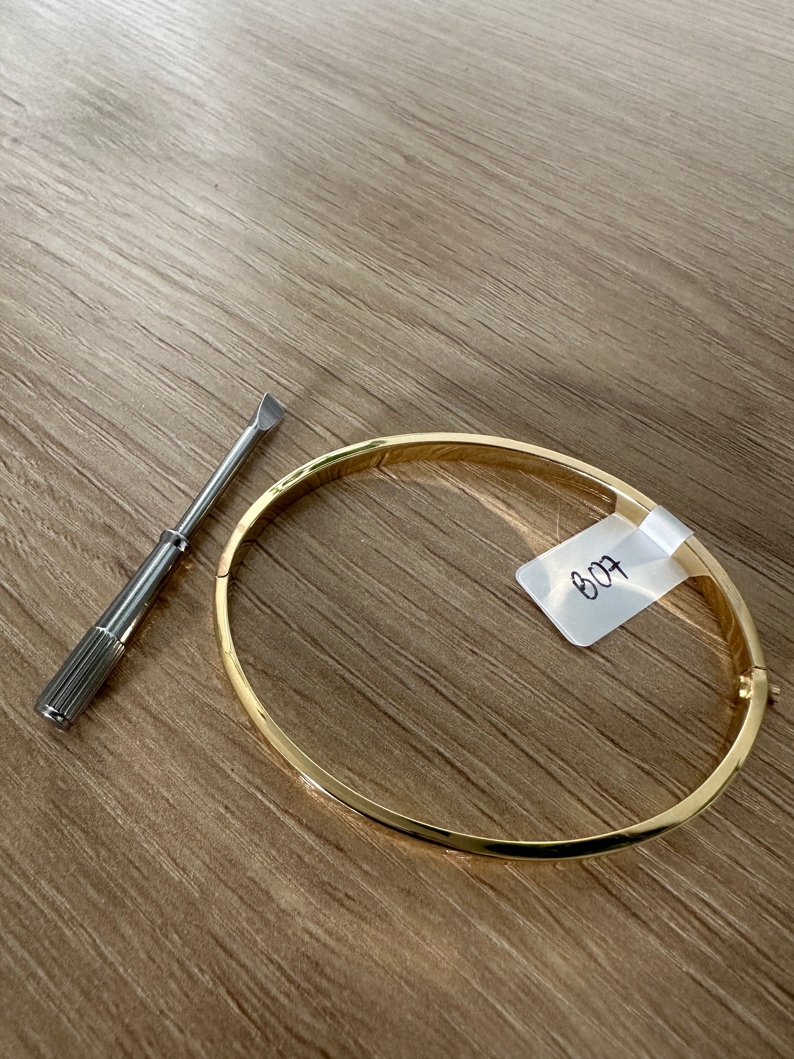 18k Gold - Cartier Inspired Bangle Screw Type in Yellow Gold Settings (5.65g) 17cm