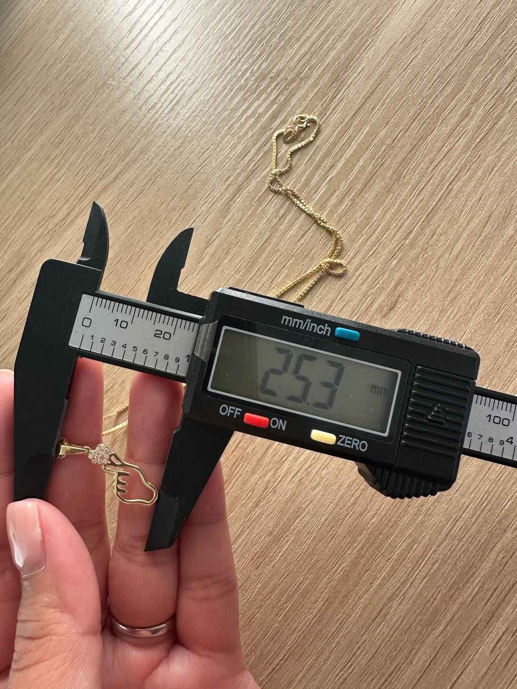 18k Gold - Oppa Necklace in Yellow Gold Settings (2.4g) size 18inches