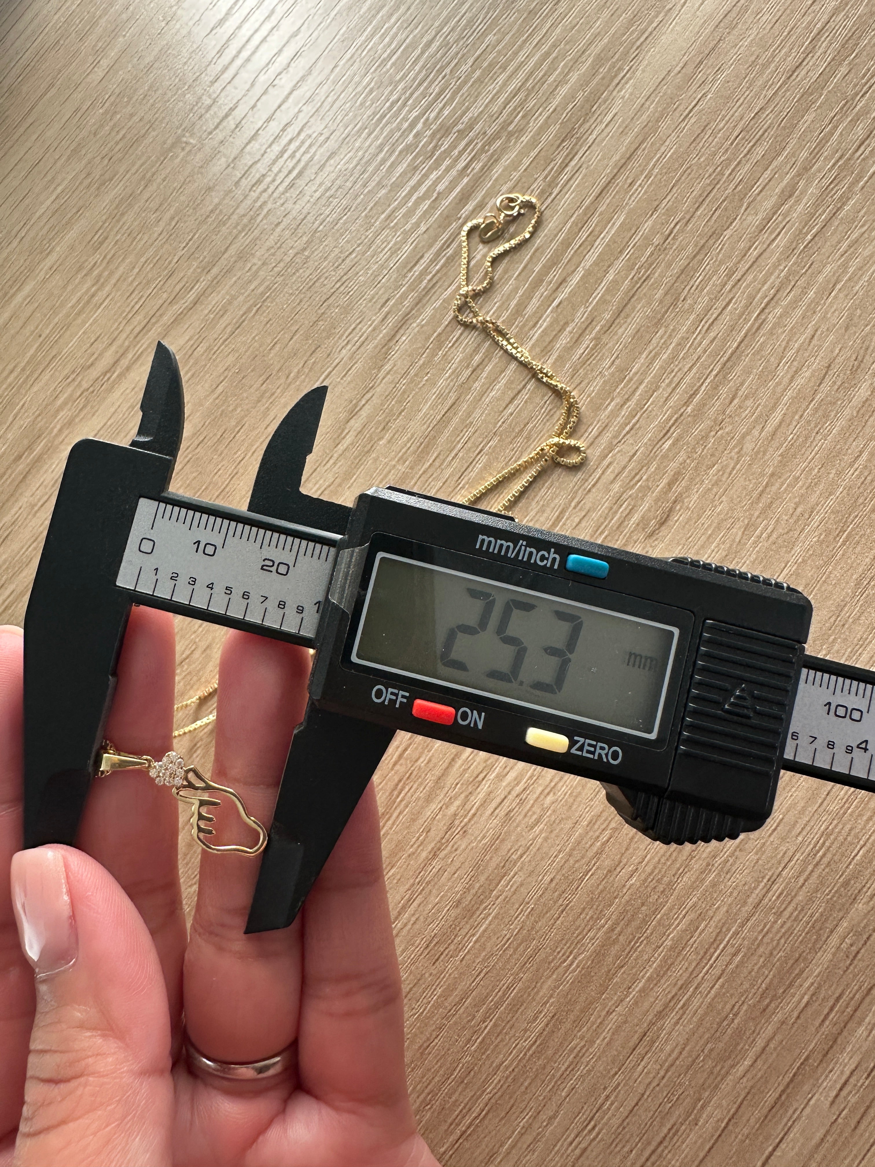 18k Gold - Oppa Necklace in Yellow Gold Settings (2.4g) size 18inches