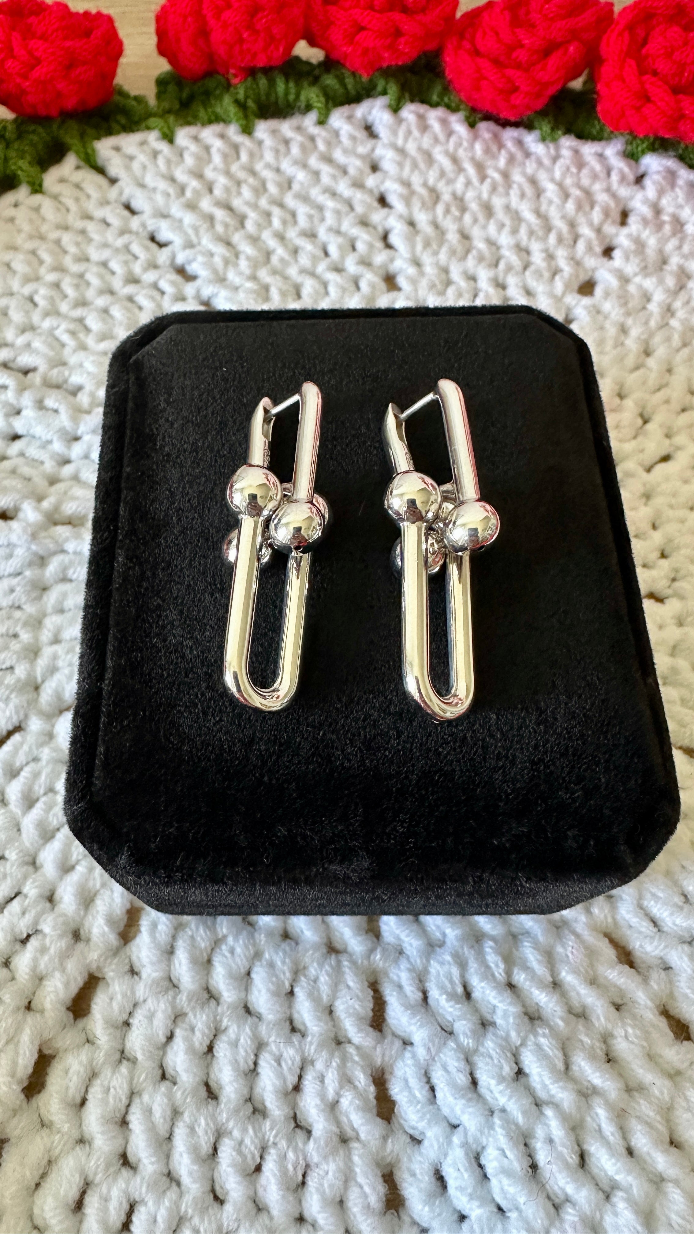 18k Gold - Hardware Earrings in White Gold Settings (5.2g)