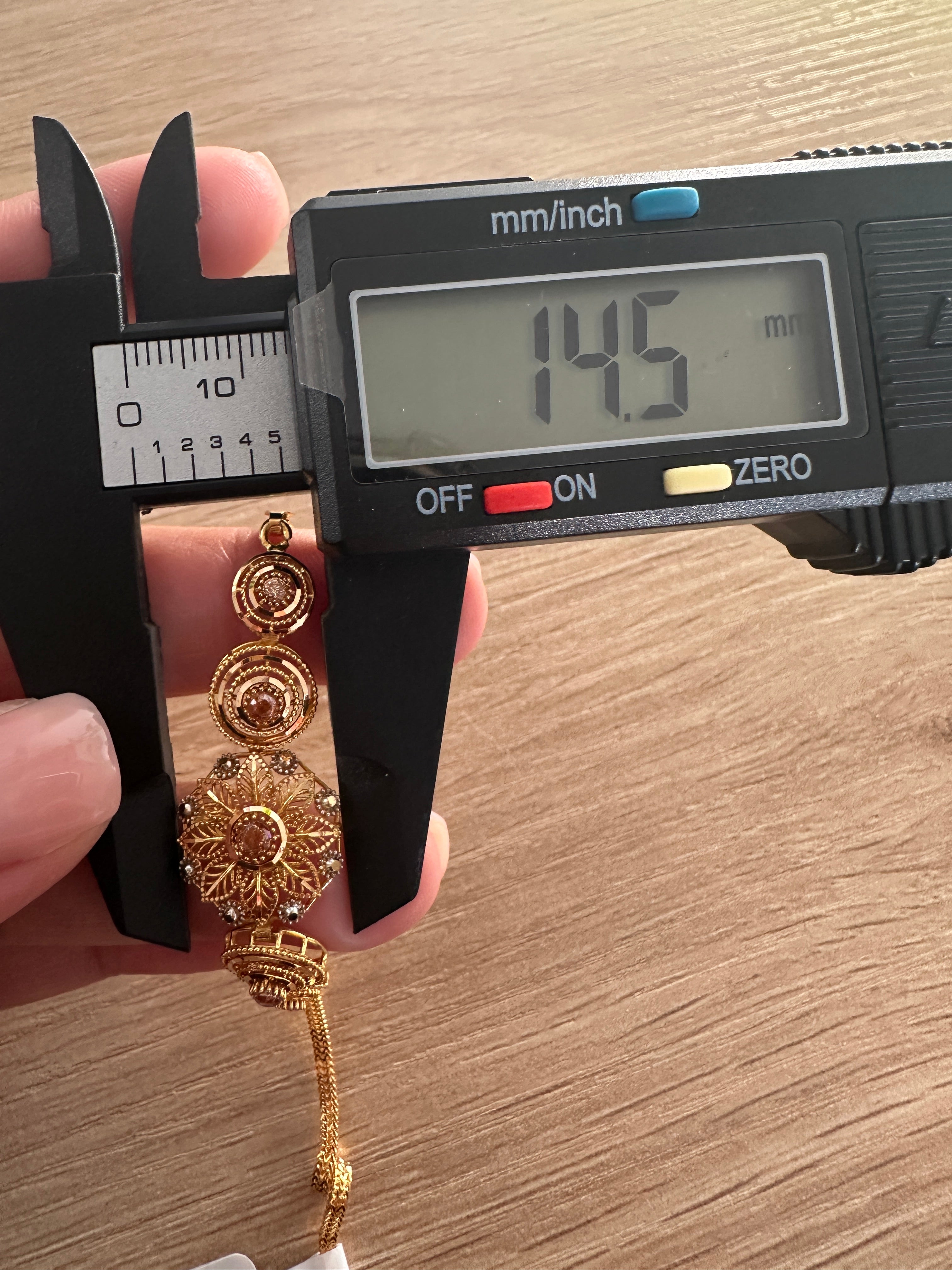 21k Gold - Flower Bracelet adjustable from size 17-19.5cm (5.3g)