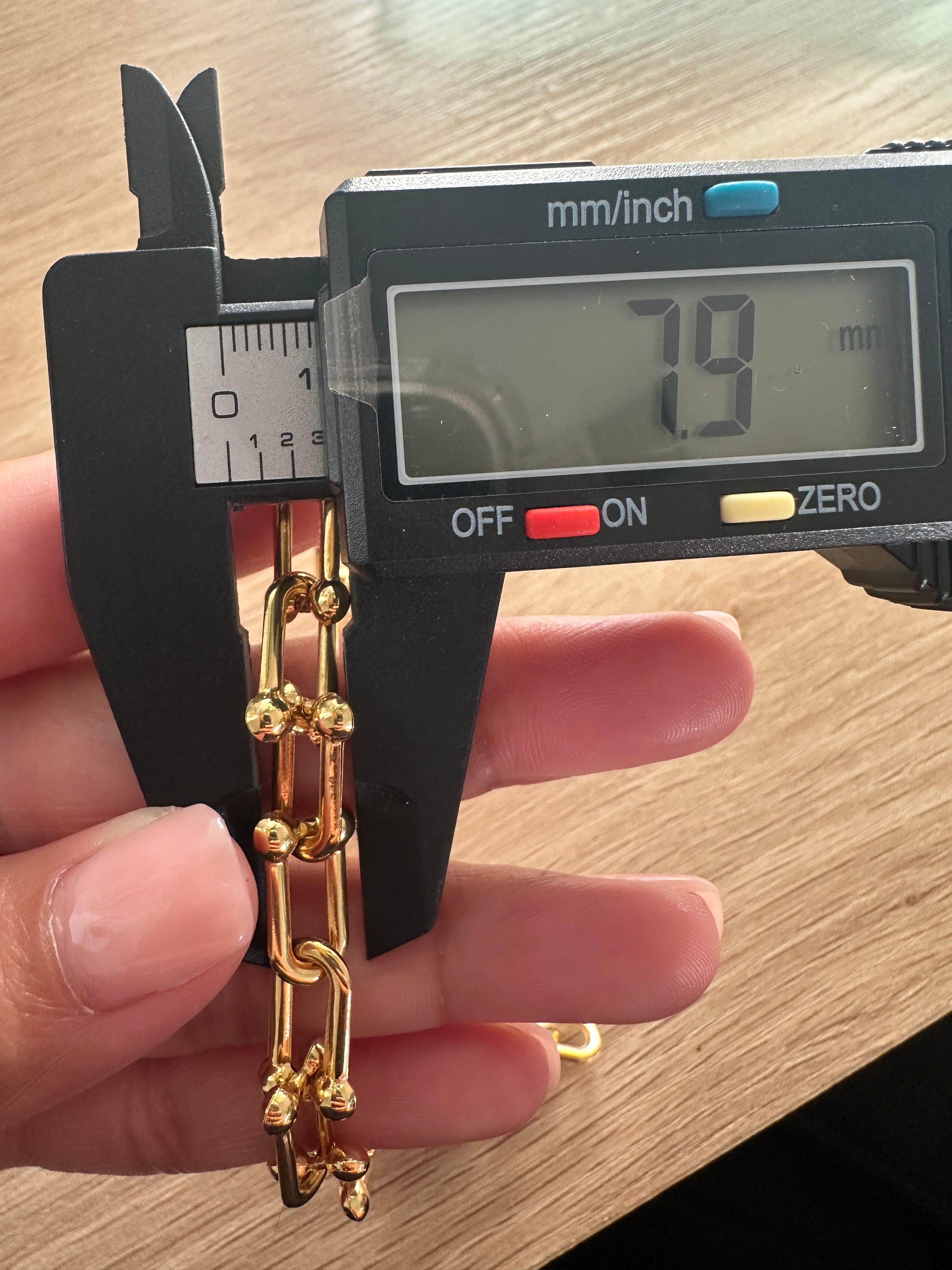 18k Gold - Hardware Necklace in Yellow Gold Settings (14.35g)