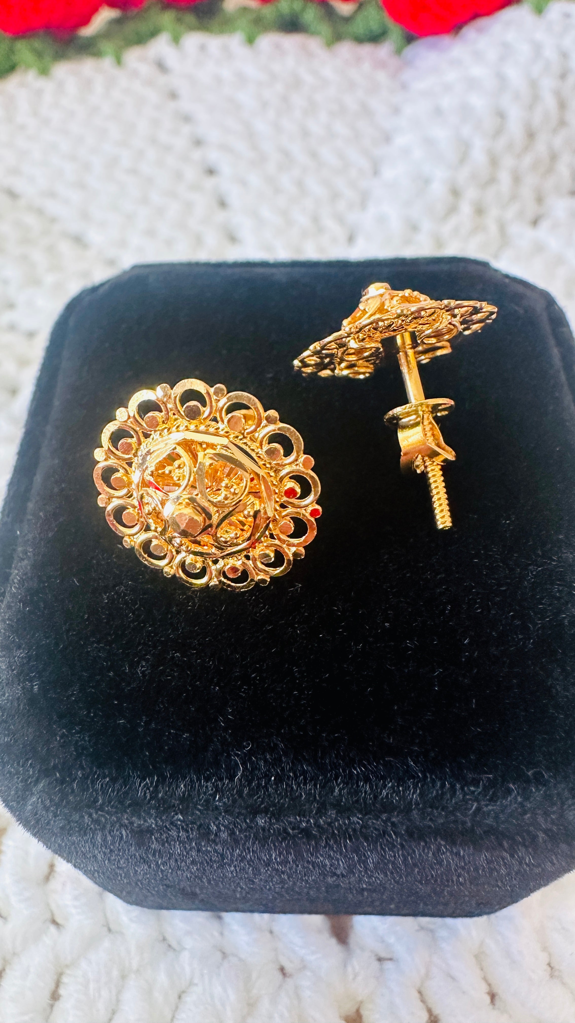 22k Gold - Flower Screw Type Earrings in Yellow Gold Settings (4.6g)