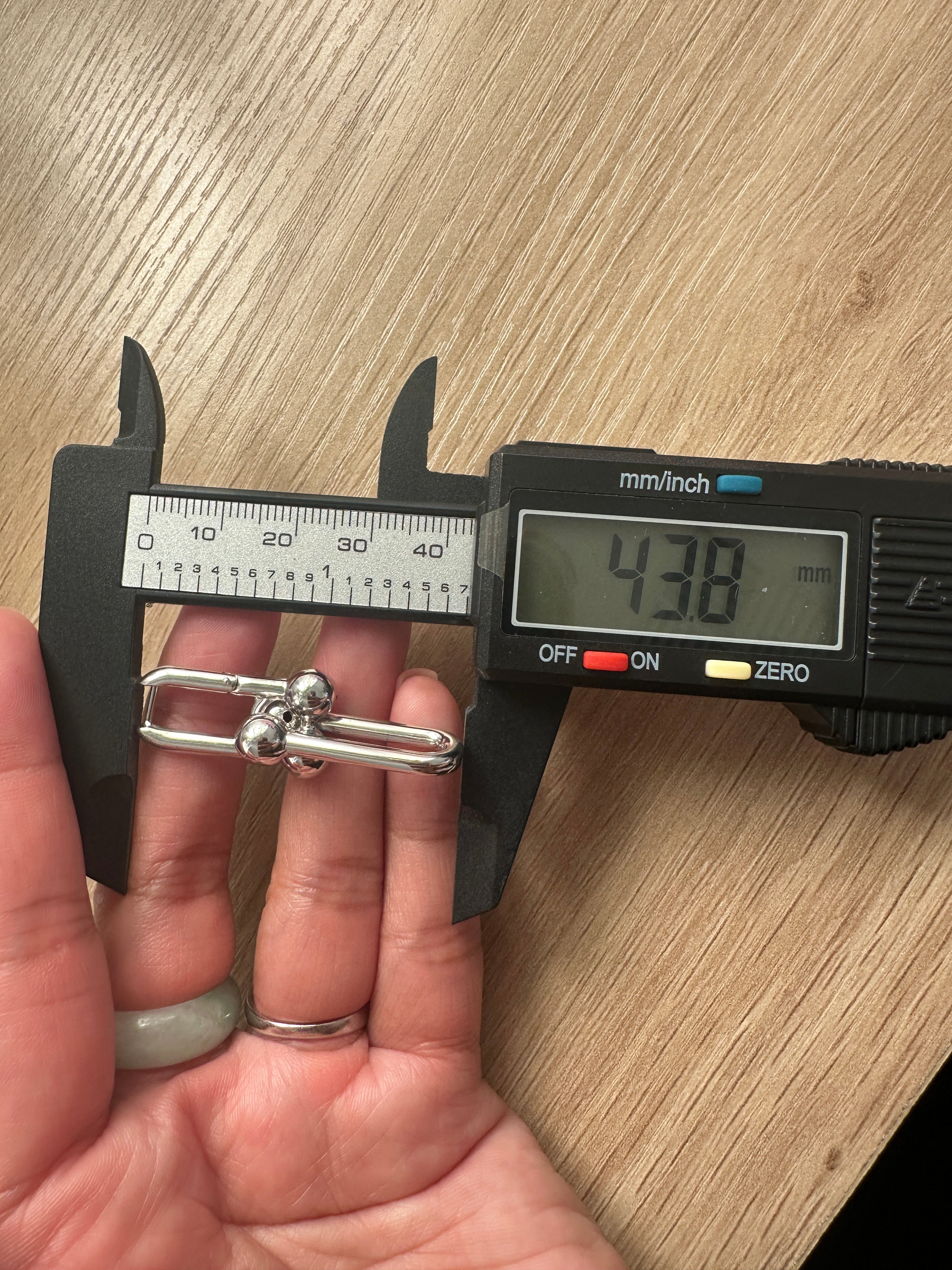 18k Gold - Hardware Earrings in White Gold Settings (5.2g)