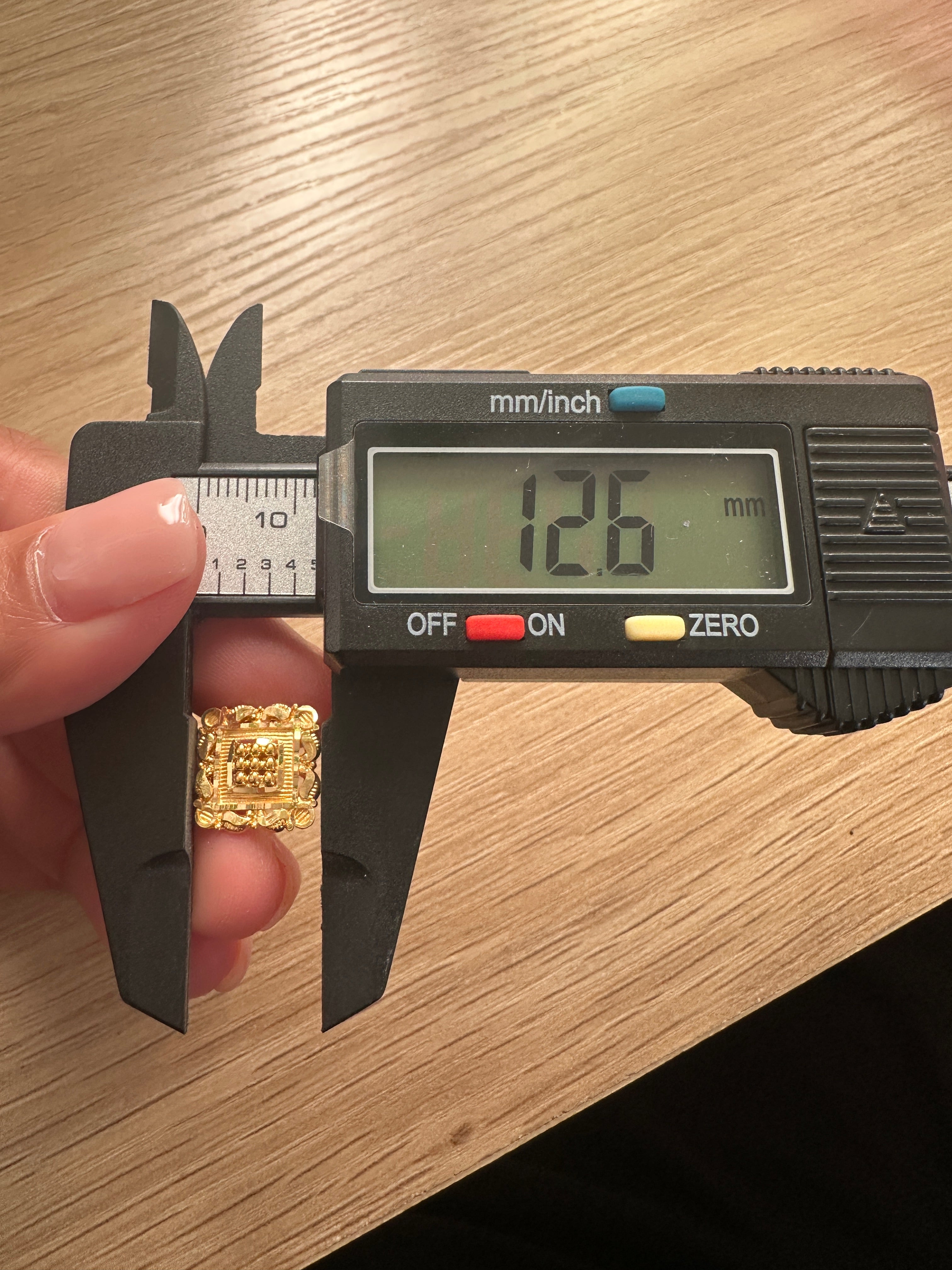 22k Gold - Square Screw Type Earrings in Yellow Gold Settings (3.5g)