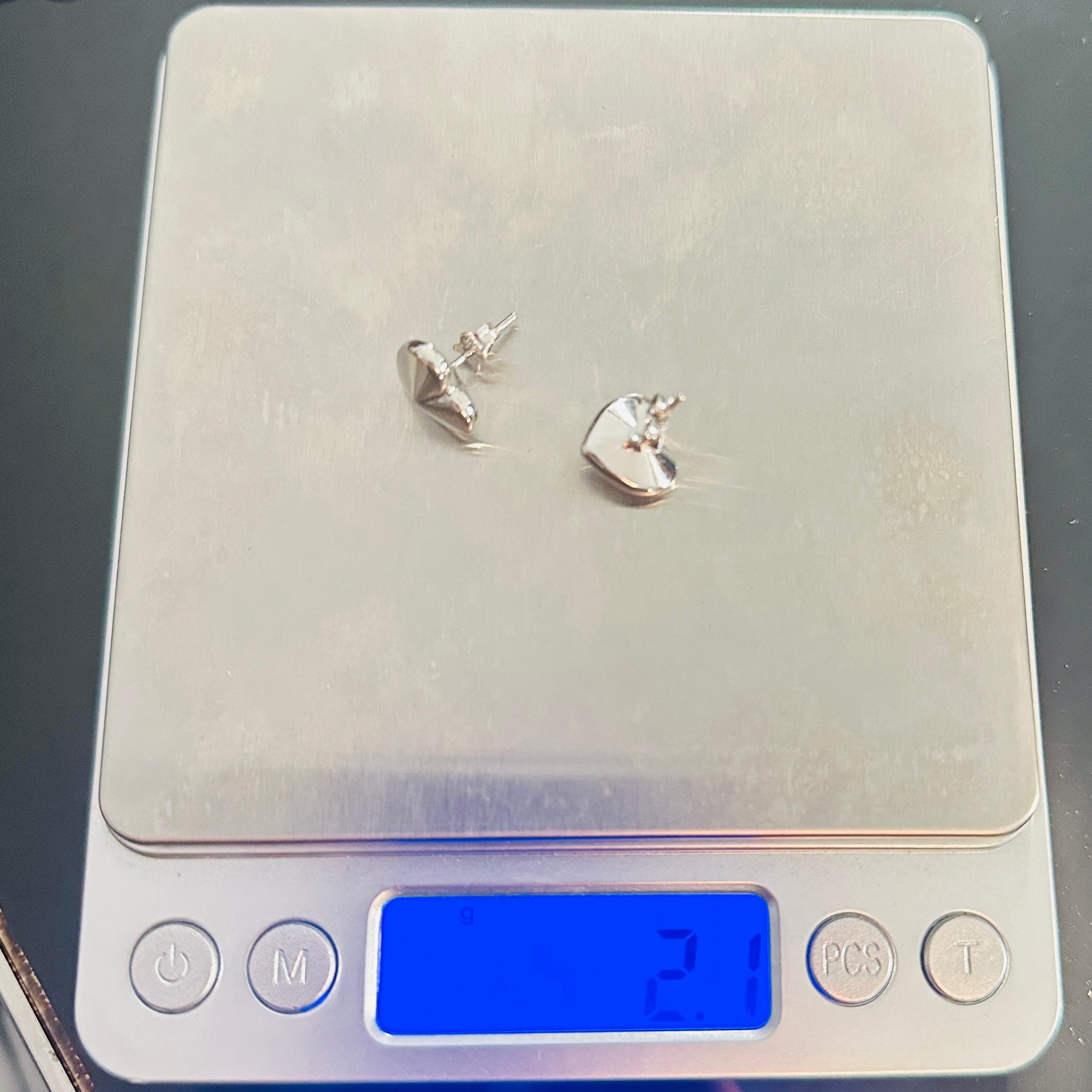 18k Gold - Heart Stud in White Gold Settings (2.1g)