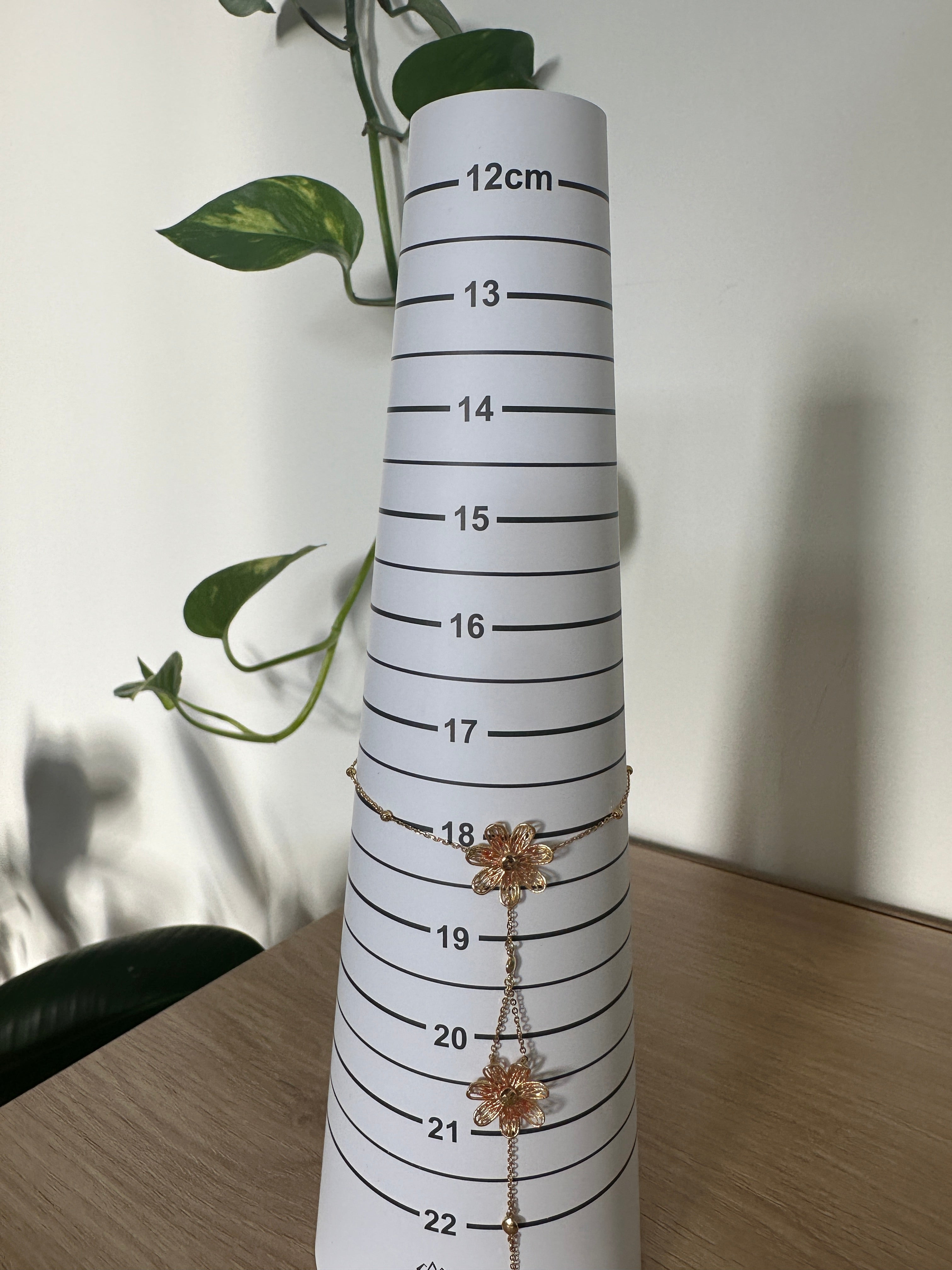 18k Gold - 2 in 1 Flower Bracelet and Ring in Yellow Gold Settings (3.39g) 16-18cm