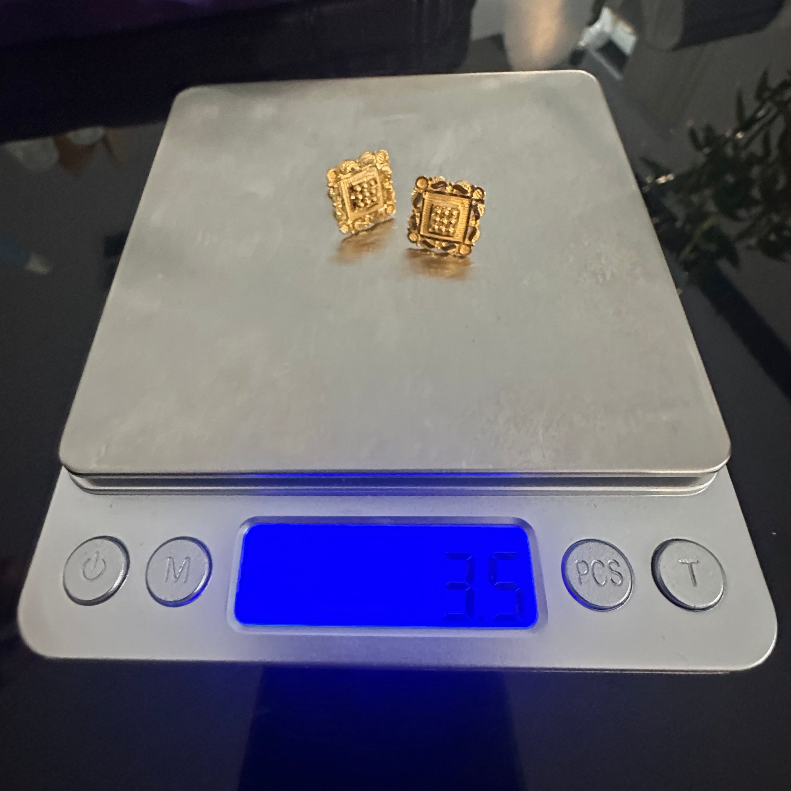 22k Gold - Square Screw Type Earrings in Yellow Gold Settings (3.5g)