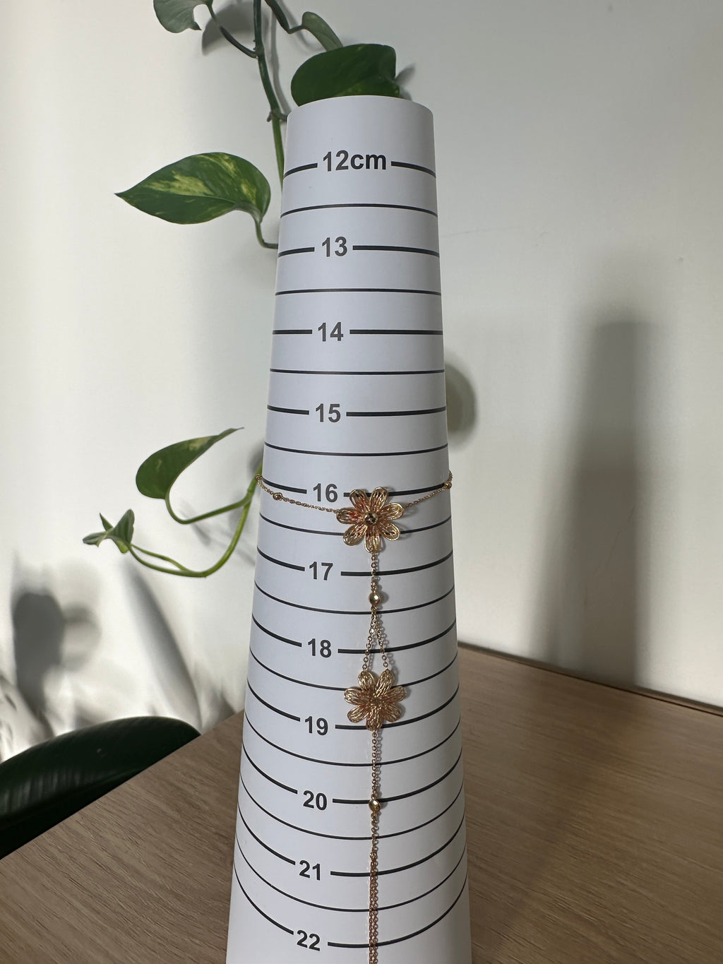 18k Gold - 2 in 1 Flower Bracelet and Ring in Yellow Gold Settings (3.39g) 16-18cm