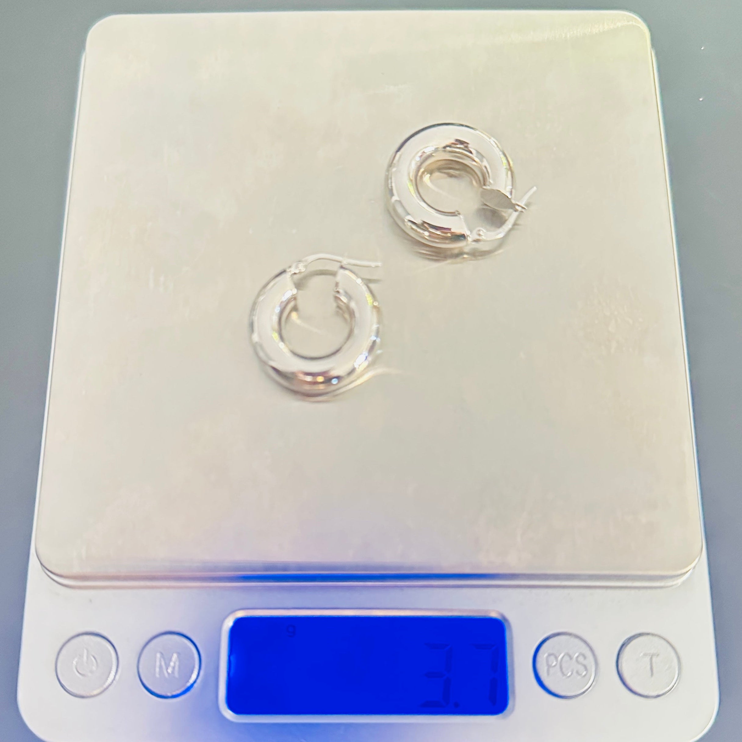 18k Gold - Hoop Earrings in White Gold Settings (3.7g)