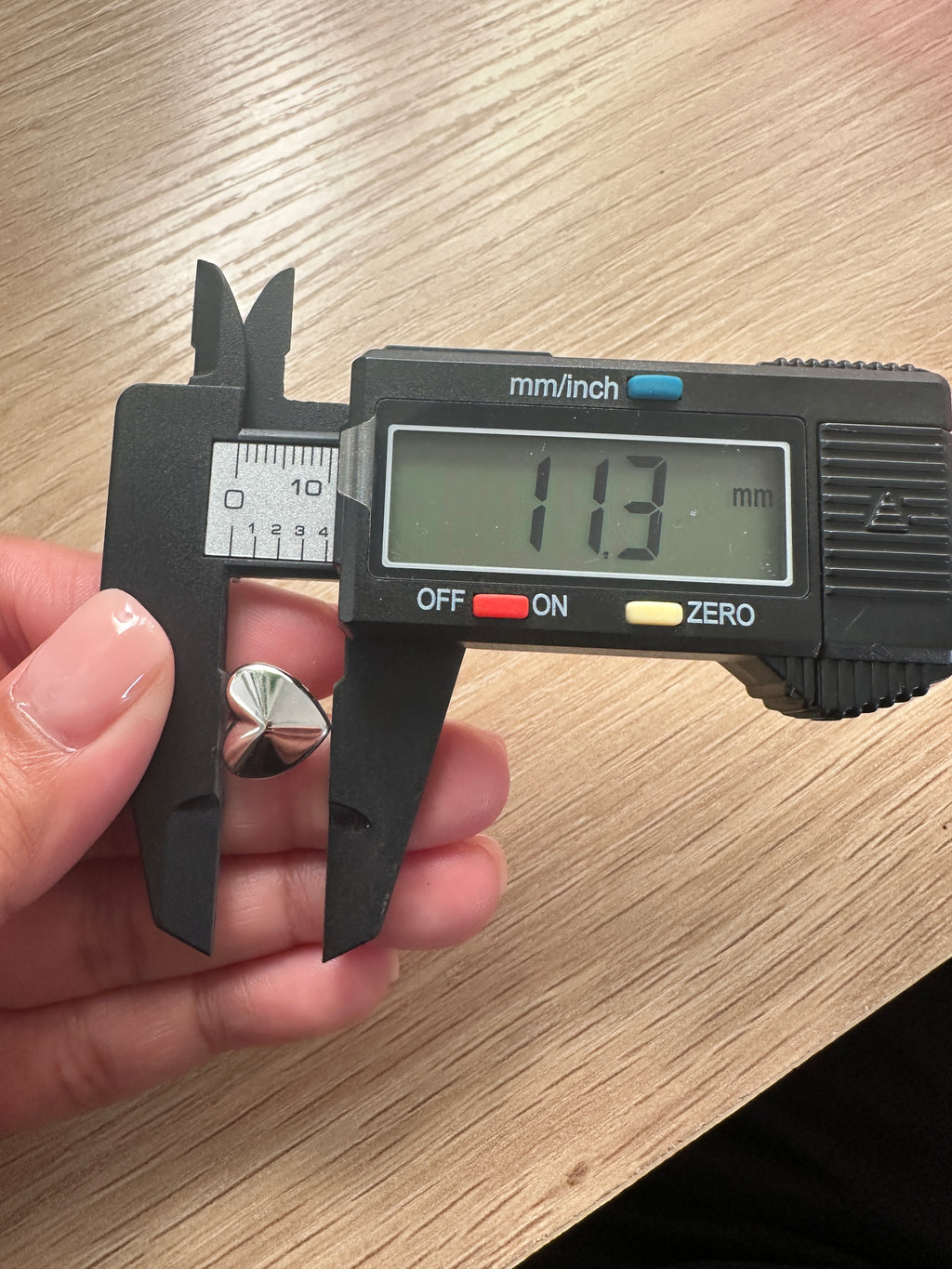 18k Gold - Heart Stud in White Gold Settings (2.1g)