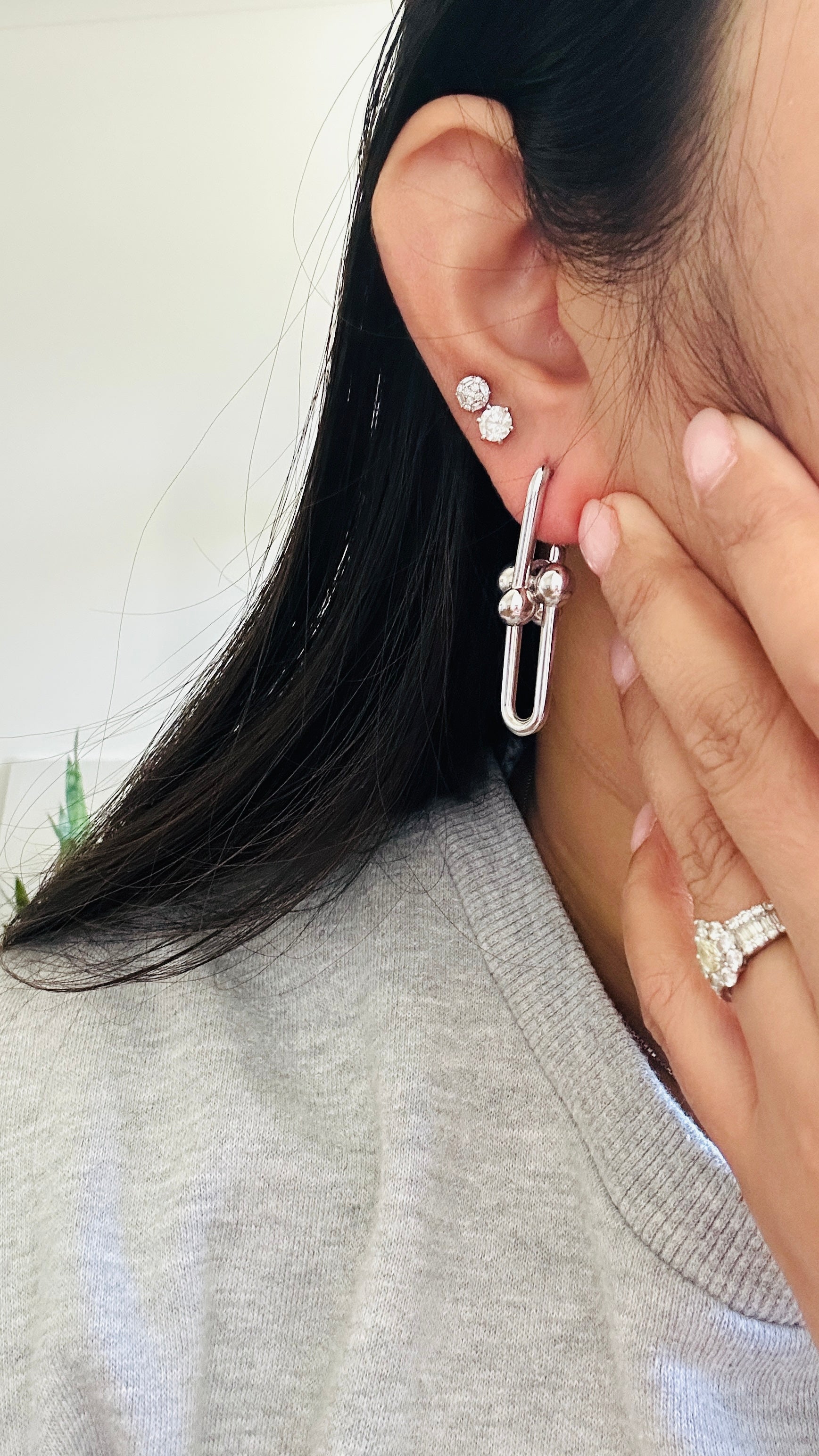 18k Gold - Hardware Earrings in White Gold Settings (5.2g)