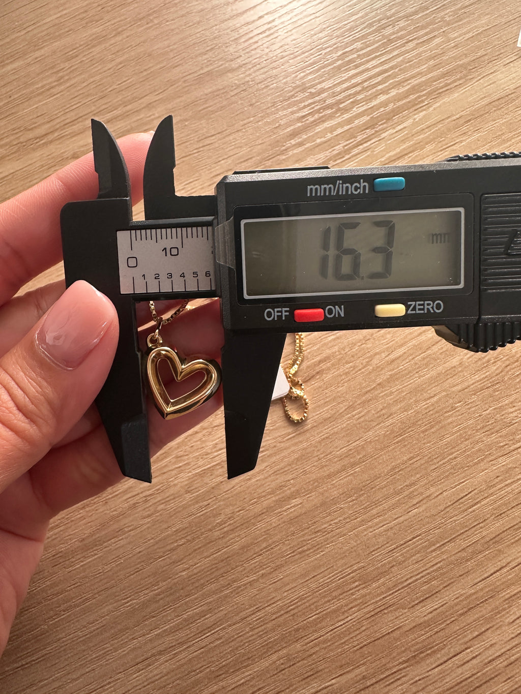 18k Gold - Heart Necklace in Yellow Gold Settings (3g) size 18inches